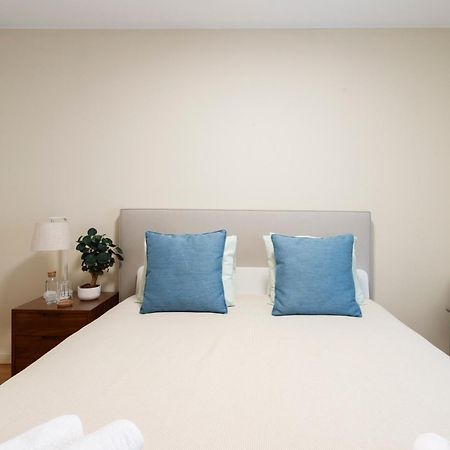 Shared Accommodation In Bairro Alto - Chiado Lisbon Bagian luar foto