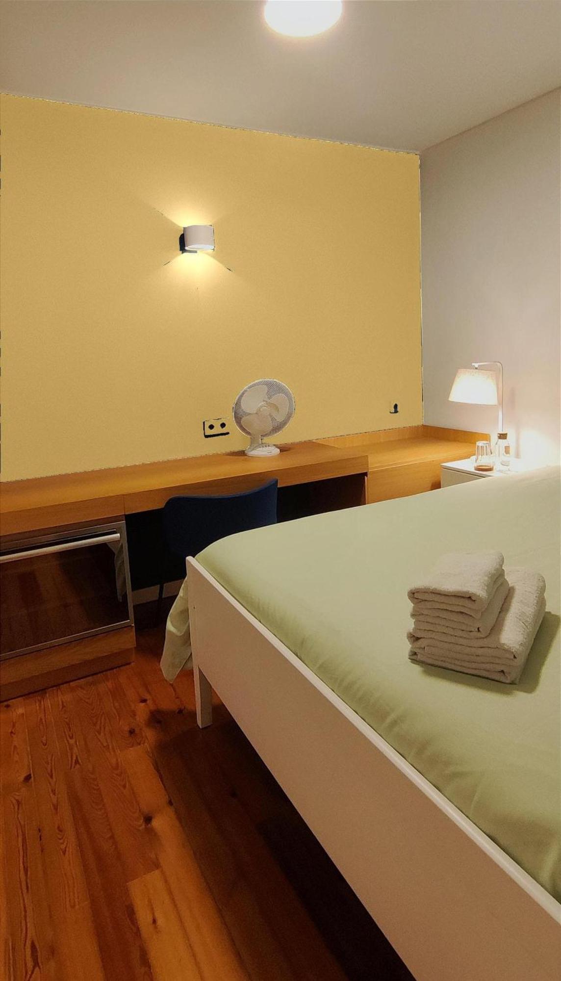 Shared Accommodation In Bairro Alto - Chiado Lisbon Bagian luar foto