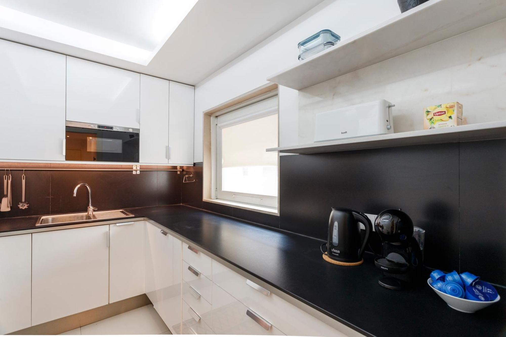 Shared Accommodation In Bairro Alto - Chiado Lisbon Bagian luar foto