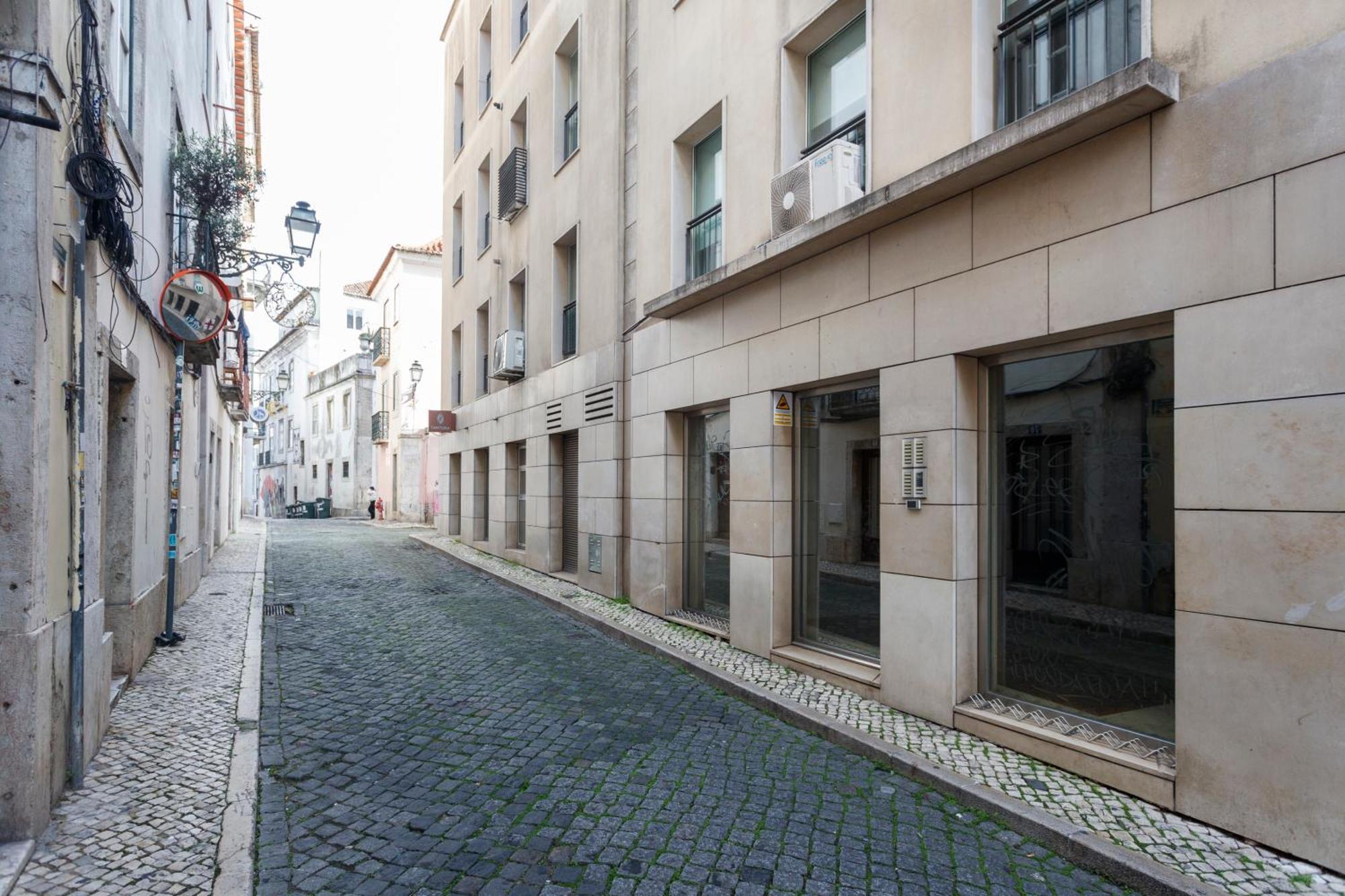 Shared Accommodation In Bairro Alto - Chiado Lisbon Bagian luar foto