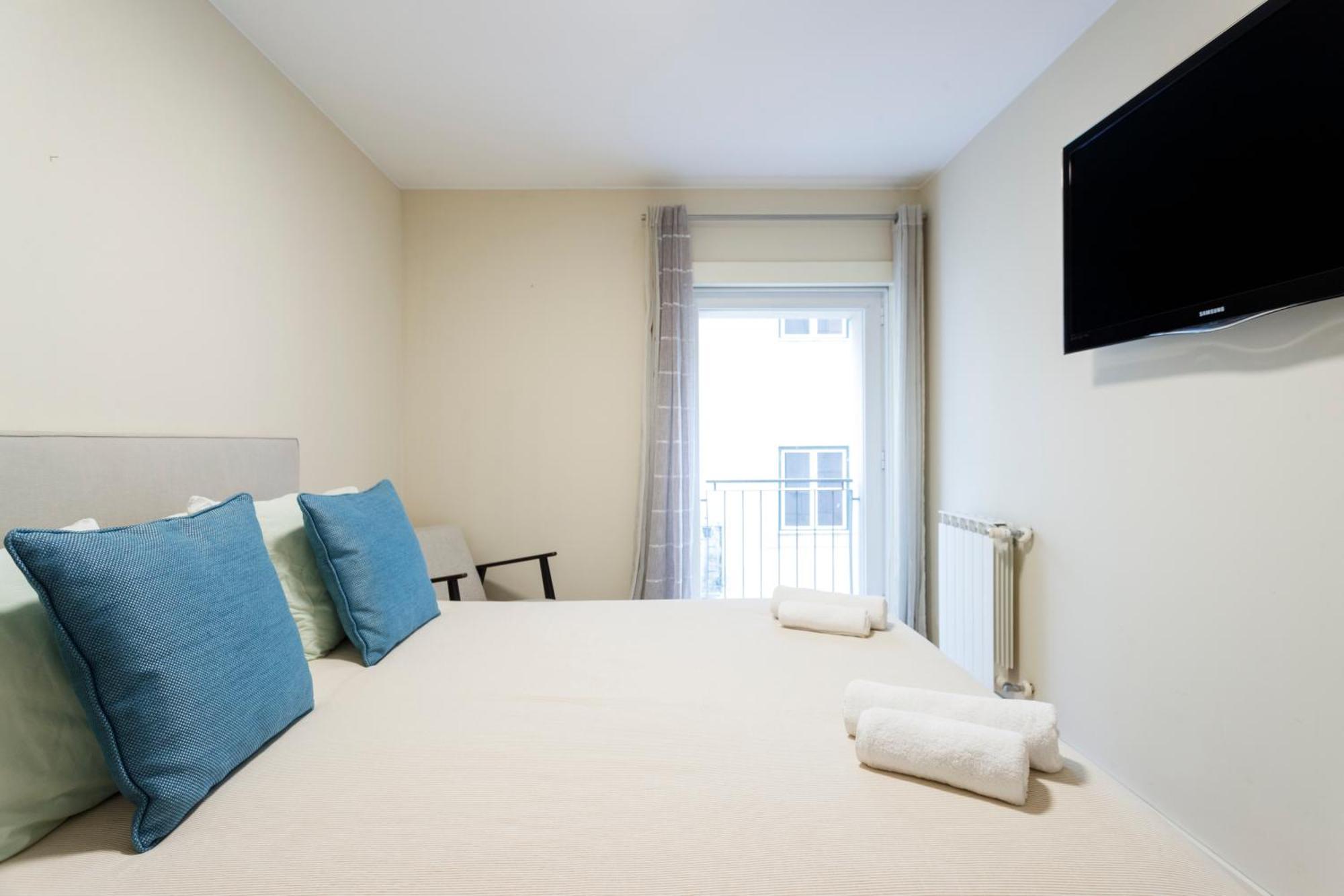 Shared Accommodation In Bairro Alto - Chiado Lisbon Bagian luar foto